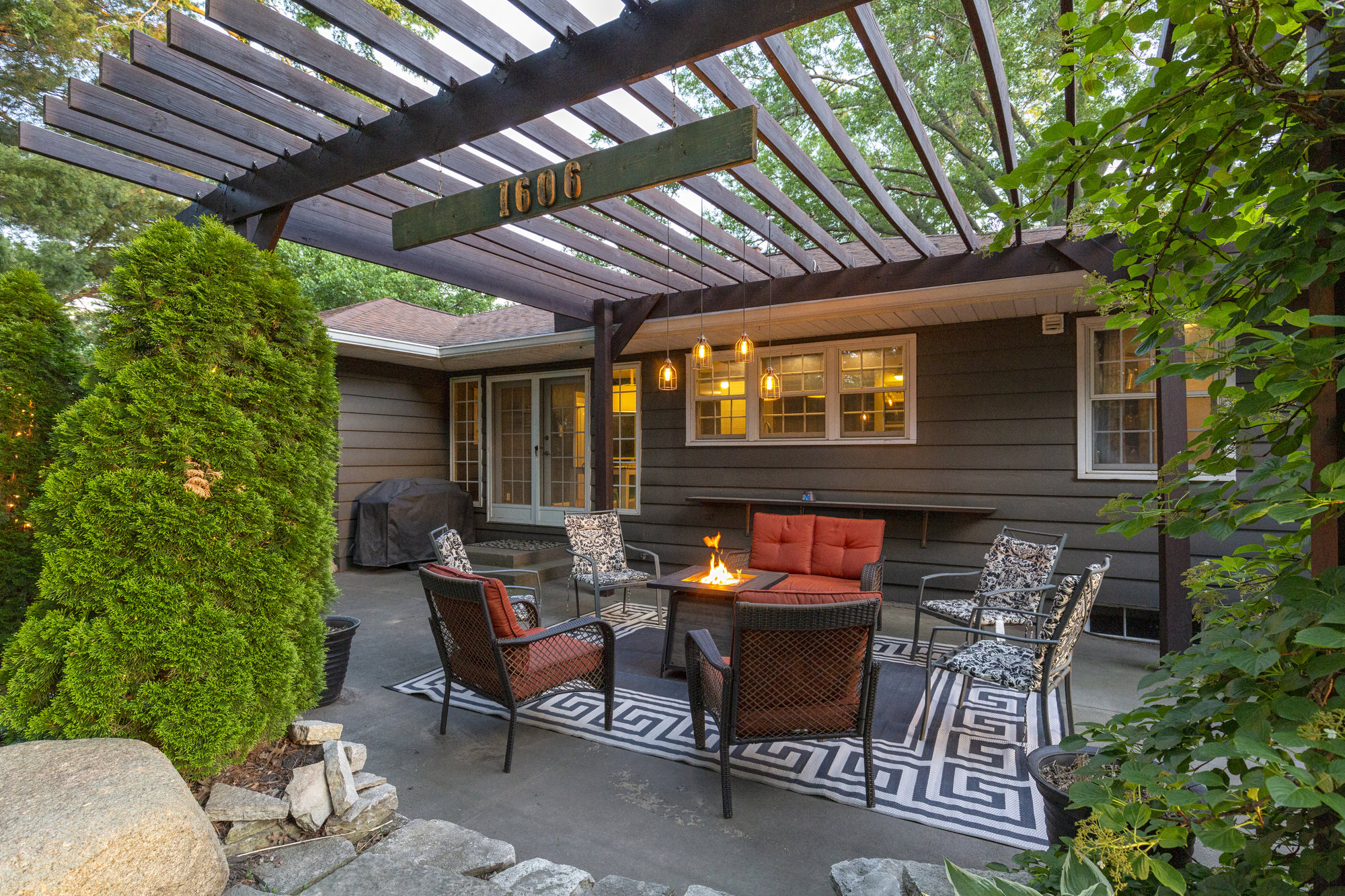 Outdoor Backyard Pergola Ranch Style Home